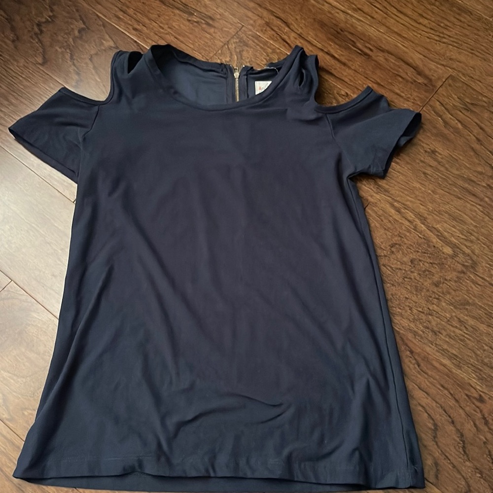 Blouse with short cut out sleeves